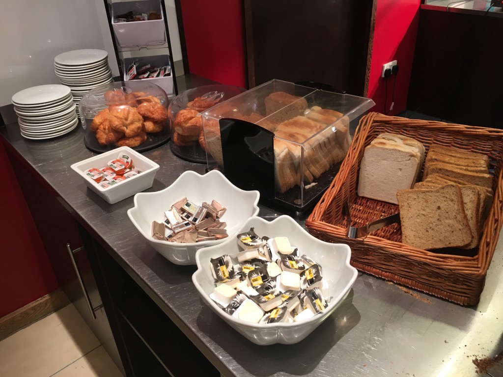 travelodge cambridge newmarket road breakfast breads and croissants