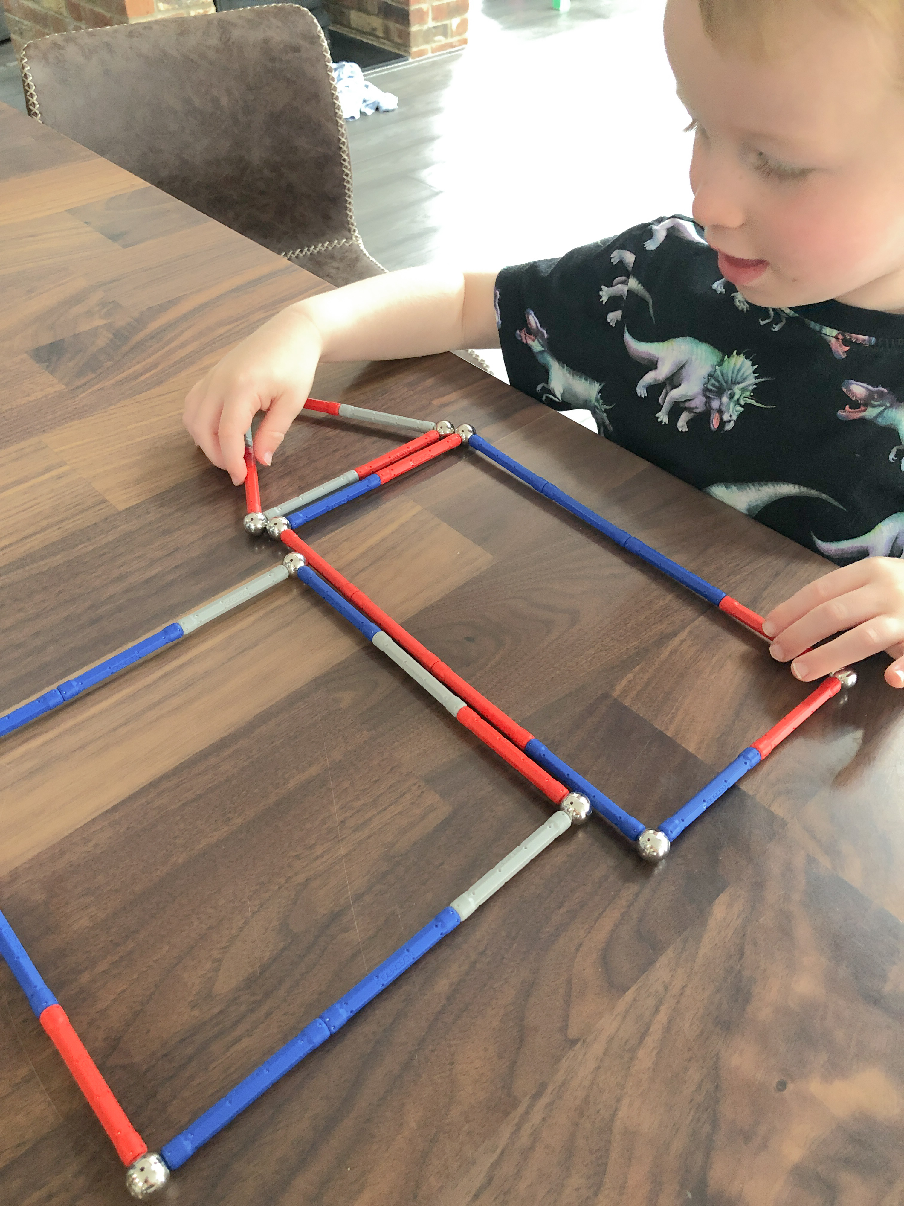 2d shapes using geomag magnetic straights and balls